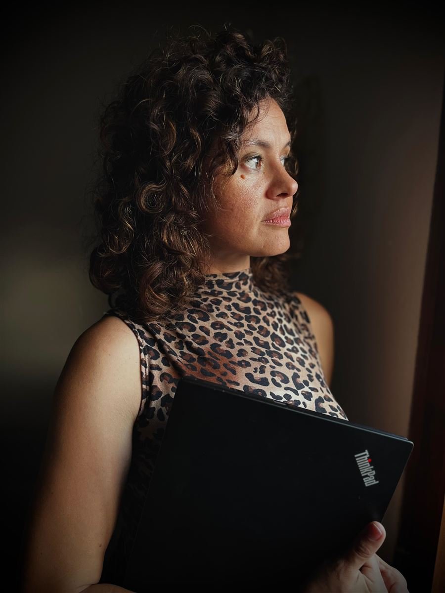 Carolina Honecker, Consultora de Comunicación Bilingüe